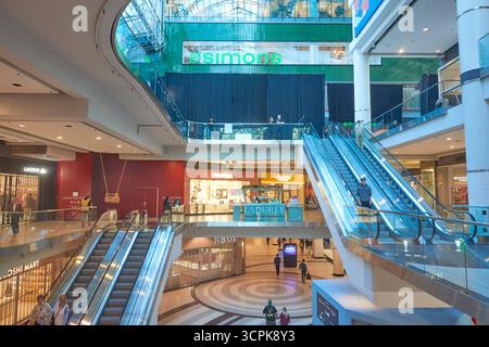 Simons grand magasin dans le centre commercial Eaton Centre de Toronto Banque D'Images