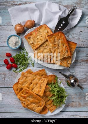 Focaccia maison italienne avec oignon Banque D'Images