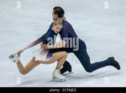 Oberstdorf, Allemagne. 26 septembre 2025. Patinage artistique : Challenger Series - Nebelhorn Trophy, Minerva Fabienne Hase et Nikita Volodin d'Allemagne lors de leur patinage libre en couples. Crédit : Peter Kneffel/dpa/Alamy Live News Banque D'Images