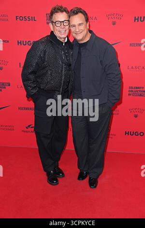 Guido Maria Kretschmer mit Ehemann Frank Mutters beim ABOUT YOU FASHION BALL im Schmidts Tivoli in Hamburg AM 26.09.2025 *** Guido Maria Kretschmer avec son mari Frank Mutters au BAL DE MODE ABOUT YOU au Schmidts Tivoli in Hamburg le 26 09 2025 Banque D'Images