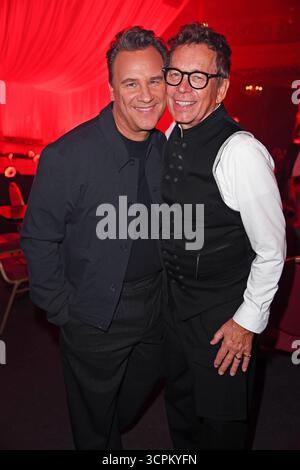 Guido Maria Kretschmer mit Ehemann Frank Mutters beim ABOUT YOU FASHION BALL im Schmidts Tivoli in Hamburg AM 26.09.2025 *** Guido Maria Kretschmer avec son mari Frank Mutters au BAL DE MODE ABOUT YOU au Schmidts Tivoli in Hamburg le 26 09 2025 Banque D'Images