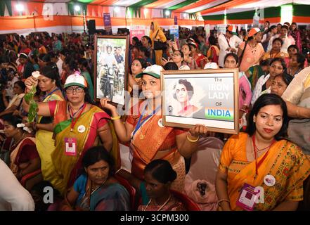 Inde. 26 septembre 2025. PATNA, INDE - SEPTEMBRE 26 : participation des travailleuses au Congrès au programme Shakti Adhikar Mahila Samvad à l'Ashram de Sadaquat le 26 septembre 2025 à Patna, Inde.(photo de Santosh Kumar/Hindustan Times/Sipa USA) crédit : Sipa USA/Alamy Live News Banque D'Images