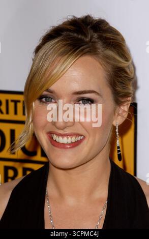 LOS ANGELES, CALIFORNIE, États-Unis : Kate Winslet assiste à la 10e édition des Critics Choice Awards de la Broadcast film Critics Association au Wiltern Theatre de Los Angeles, Californie. 10 janvier 2005 © Lee Roth / Roth Stock Archives Banque D'Images