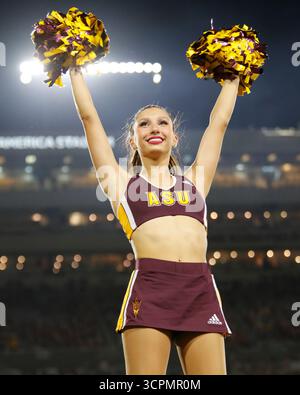 Tempe, Arizona, États-Unis. 13 septembre 2025. Pom-pom Sun Devil de l'Arizona pendant le match entre les Bobcats de l'État du Texas et les Sun Devils de l'université d'État de l'Arizona au Mountain America Stadium de Tempe, Arizona. Michael Cazares/CSM/Alamy Live News Banque D'Images