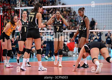 Oristano, Italie. 26 septembre 2025. Troisième place finale - Vakifbank Istanbul vs Panionios Atene, match test de volleyball à Oristano, Italie, septembre 26 2025 crédit : Agence photo indépendante/Alamy Live News Banque D'Images
