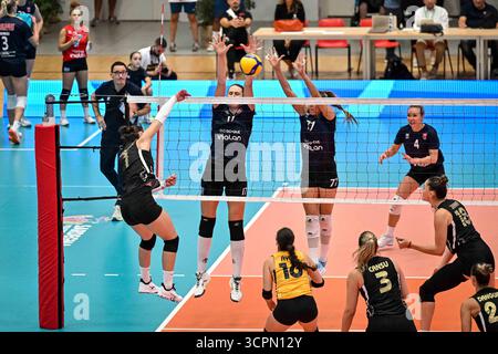 Oristano, Italie. 26 septembre 2025. Troisième place finale - Vakifbank Istanbul vs Panionios Atene, match test de volleyball à Oristano, Italie, septembre 26 2025 crédit : Agence photo indépendante/Alamy Live News Banque D'Images