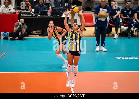 Oristano, Italie. 26 septembre 2025. Troisième place finale - Vakifbank Istanbul vs Panionios Atene, match test de volleyball à Oristano, Italie, septembre 26 2025 crédit : Agence photo indépendante/Alamy Live News Banque D'Images