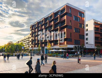Hambourg, Allemagne. 26 septembre 2025. Vue sur les appartements nouvellement construits à Überseeplatz dans la Hafencity de Hambourg. Crédit : Markus Scholz/dpa/Alamy Live News Banque D'Images