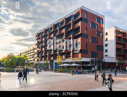 Hambourg, Allemagne. 26 septembre 2025. Vue sur les appartements nouvellement construits à Überseeplatz dans la Hafencity de Hambourg. Crédit : Markus Scholz/dpa/Alamy Live News Banque D'Images