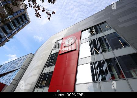 Londres, Angleterre, Royaume-Uni. 27 septembre 2025. Vue générale à l'extérieur du stade pendant le match de premier League Brentford FC contre Manchester United FC au Gtech Community Stadium, Londres, Angleterre, Royaume-Uni le 27 septembre 2025 crédit : Sally Rawlins/Every second Media crédit : Every second Media/Alamy Live News Banque D'Images