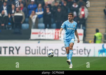 15, Liam Kitching de Coventry City en action lors du Sky Bet Championship match entre Coventry City et Birmingham City à la Coventry Building Society Arena, Coventry le samedi 27 septembre 2025. (Photo : Stuart Leggett | mi News) crédit : MI News & Sport /Alamy Live News Banque D'Images