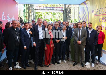Bram, France. 27 septembre 2025. Carole DELGA, présidente du conseil régional Occitanie, coprésidente du parti français de centre-gauche place publique (PP) Raphael Glucksmann premier secrétaire du parti socialiste français Olivier Faure et secrétaire national de gauche français se le parti écologistes Marine Tondelier arrivant aux réunions de gauche au parc Essars à Bram, Occitanie, France le 27 septembre 2025. Photo de Marie Hubert Psaila/ABACAPRESS.COM crédit : Abaca Press/Alamy Live News Banque D'Images
