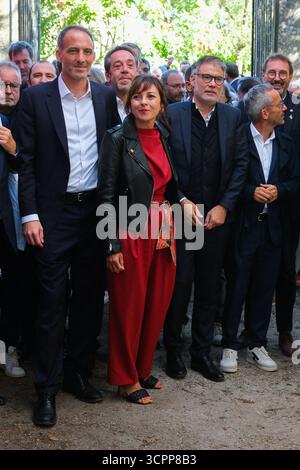 Bram, France. 27 septembre 2025. Carole DELGA, présidente du conseil régional Occitanie, coprésidente du parti français de centre-gauche place publique (PP) Raphael Glucksmann premier secrétaire du parti socialiste français Olivier Faure et secrétaire national de gauche français se le parti écologistes Marine Tondelier arrivant aux réunions de gauche au parc Essars à Bram, Occitanie, France le 27 septembre 2025. Photo de Marie Hubert Psaila/ABACAPRESS.COM crédit : Abaca Press/Alamy Live News Banque D'Images