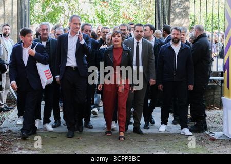 Bram, France. 27 septembre 2025. Carole DELGA, présidente du conseil régional Occitanie, coprésidente du parti français de centre-gauche place publique (PP) Raphael Glucksmann premier secrétaire du parti socialiste français Olivier Faure et secrétaire national de gauche français se le parti écologistes Marine Tondelier arrivant aux réunions de gauche au parc Essars à Bram, Occitanie, France le 27 septembre 2025. Photo de Marie Hubert Psaila/ABACAPRESS.COM crédit : Abaca Press/Alamy Live News Banque D'Images