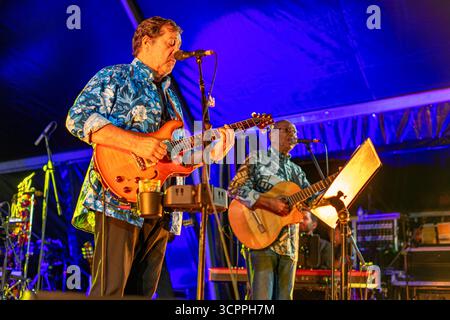 La chanteuse Rui Veloso et Dani Silva avec leur groupe se produisant au spectacle Lusofonia qui a eu lieu dans le jardin municipal d'Oeiras, Portugal. Banque D'Images