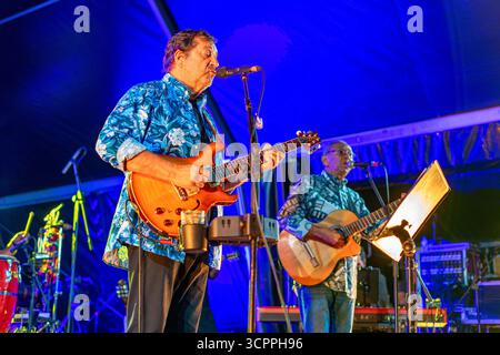 La chanteuse Rui Veloso et Dani Silva avec leur groupe se produisant au spectacle Lusofonia qui a eu lieu dans le jardin municipal d'Oeiras, Portugal. Banque D'Images