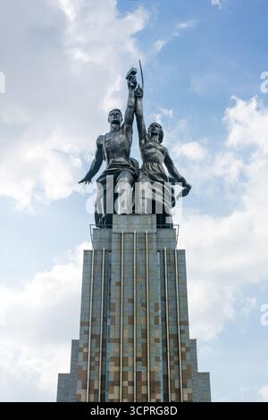 Moscou, Russie - 22 juillet 2025 : monument ouvrier et femme Kolkhoz Banque D'Images