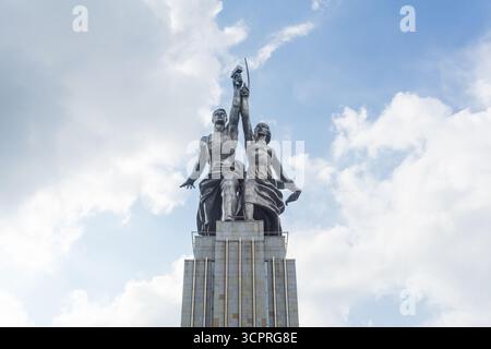 Moscou, Russie - 22 juillet 2025 : monument ouvrier et femme Kolkhoz Banque D'Images