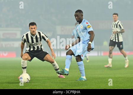 ALMELO, 27-09-2025, Stadium Asito, saison 2025/2026, Néerlandais Eredivisie football, match entre Heracles Almelo et Sparta Rotterdam, photo montrant Joshua Kitolano joueur de Sparta Rotterdam crédit : Pro Shots/Alamy Live News Banque D'Images