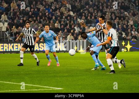 Almelo - Joshua Kitolano de Sparta Rotterdam lors de la septième manche de compétition de la saison Eredivisie 2025/2026. Le match se déroule entre Heracles Almelo et le Sparta Rotterdam au stade Asito le 27 septembre 2025 à Almelo, aux pays-Bas. (VK Sportphoto/Danny de Groot) Banque D'Images