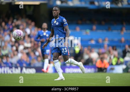 Londres, Royaume-Uni. 27 septembre 2025. Trevoh Chalobah de Chelsea lors du match de premier League Chelsea vs Brighton & Hove Albion à Stamford Bridge Londres. Cette image est RÉSERVÉE à UN USAGE ÉDITORIAL. Licence requise de Football DataCo pour toute autre utilisation. Crédit : MARTIN DALTON/Alamy Live News Banque D'Images