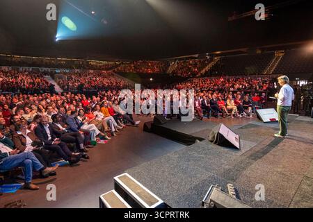 Rotterdam, Hollande méridionale, pays-Bas. 27 septembre 2025. Environ 4 000 membres et partisans de GroenLinks-PvdA ont rejoint le congrès électoral du parti. Le 27 septembre 2025, le Parti politique néerlandais GroenLinks-PvdA (GreenLeft-Labor Party) a tenu son congrès électoral, discutant des motions du parti et du programme du parti pour les prochaines élections. Les pays-Bas tiennent leurs élections nationales le 29 octobre 2025. (Crédit image : © James Petermeier/ZUMA Press Wire) USAGE ÉDITORIAL SEULEMENT ! Non destiné à UN USAGE commercial ! Banque D'Images