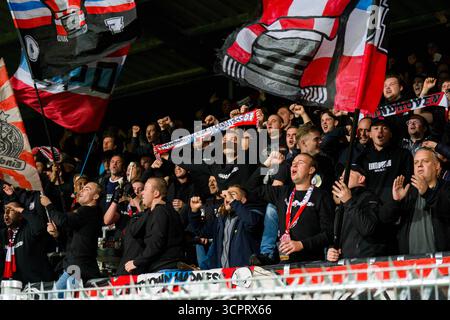 Rotterdam, Nederland. 27 septembre 2025. ROTTERDAM, 27-09-2025, Stadium Woudestein, saison 2025/2026, VriendenLoterij Eredivisie, Excelsior vs PSV Eindhoven, les fans célèbrent la victoire crédit : Pro Shots/Alamy Live News Banque D'Images