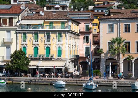 Front de mer, Salo, lac de Garde, Brescia, Italie Banque D'Images