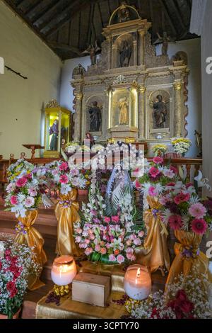 San Antonio Palopo, Guatemala - 19 juillet 2025 : Eglise de San Antonio Palopo dans le département de Solola, Guatemala. Banque D'Images