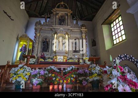 San Antonio Palopo, Guatemala - 19 juillet 2025 : Eglise de San Antonio Palopo dans le département de Solola, Guatemala. Banque D'Images