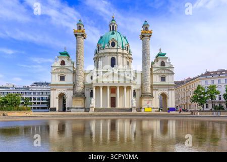 Vienne, Autriche. Église Charles (Karlskirche) Banque D'Images