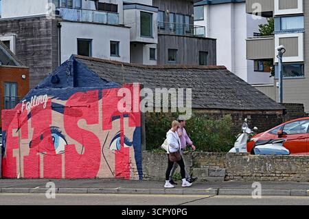 27 septembre 2025. Murale sur le mur à Royal Mews. Près d'Alexandra Street, Southend on Sea, ville de Southend, Royaume-Uni. Banque D'Images
