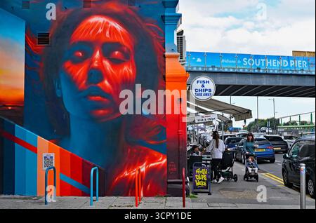 27 septembre 2025. City Jam. Murale sur le mur près de la tour d'ascenseur jumelle, Western Esplanade, Southend on Sea, ville de Southend. Banque D'Images