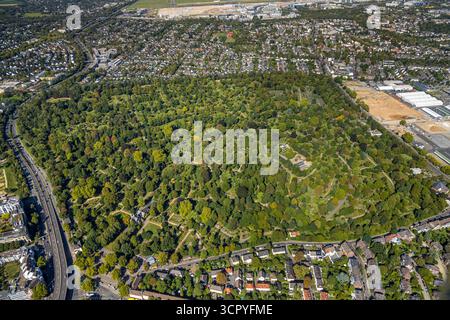 Luftbild, Nordfriedhof mit grünen Bäumen und Friedhof der Jüdischen Gemeinde Düsseldorf K.d.ö.R., Bundesstraße B8, Derendorf, Düsseldorf, Ruhrgebiet, Nordrhein-Westfalen, Deutschland ACHTUNGxMINDESTHONORARx60xEURO *** vue aérienne, cimetière nord avec arbres verts et cimetière de la communauté juive Düsseldorf K d ö R , Bundesstraße B8, Derendorf, Düsseldorf, région de la Ruhr, Rhénanie du Nord-Westphalie, Allemagne ACHTUNGxMINDESTHONORARx60xEURO Banque D'Images
