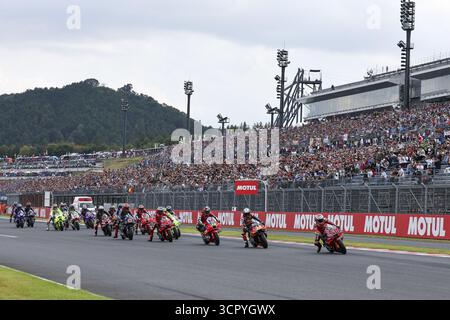 Motegi, Japon. 28 septembre 2025. MOTEGI, JAPON - SEPTEMBRE 28 : départ de la course lors de la course MotoGP of Japan au Twin Ring Motegi le 28 septembre 2025 à Motegi, Japon. (Photo de Qian Jun) crédit : SPP Sport Press photo. /Alamy Live News Banque D'Images