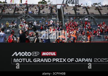 Motegi, Japon. 28 septembre 2025. MOTEGI, JAPON - SEPTEMBRE 28 : défilé des pilotes avant la course de MotoGP of Japan au Twin Ring Motegi le 28 septembre 2025 à Motegi, Japon. (Photo de Qian Jun) crédit : SPP Sport Press photo. /Alamy Live News Banque D'Images