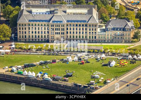 Luftbild, Veranstaltung mit pavillons auf der Wiese an der Staatskanzlei des Landes Nordrhein-Westfalen, Carlstadt, Düsseldorf, Ruhrgebiet, Nordrhein-Westfalen, Deutschland ACHTUNGxMINDESTHONORARx60xEURO *** vue aérienne, événement avec pavillons sur le pré à la Chancellerie d'Etat de Rhénanie du Nord-Westphalie, Carlstadt, Düsseldorf, région de la Ruhr, Rhénanie du Nord-Westphalie, Allemagne ACHTUNGxMINDESTHONORARx60xEURO Banque D'Images