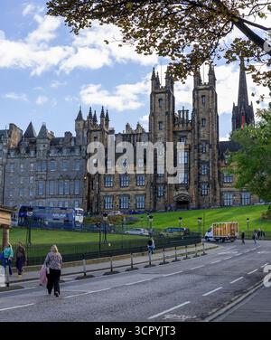 Vieille ville d'Édimbourg avec New College University de The Mound, Édimbourg, Écosse, Royaume-Uni Banque D'Images