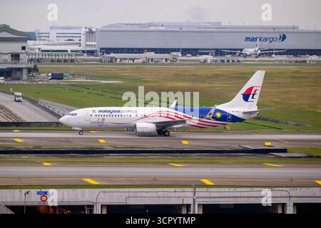 Malaysia Airlines Boeing 737-800 9M-MXY au sol à l'aéroport international de Kuala Lumpur Banque D'Images
