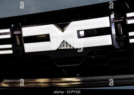 25 septembre 2025, Espagne, Málaga : le logo de la marque (emblème, logo du constructeur) peut être vu sur un véhicule du constructeur Dacia à Malaga (province de Malaga, Andalousie, Espagne) le 25 septembre 2025. Automobile Dacia est une marque automobile roumaine et filiale du groupe Renault. (Image symbole, photo symbole, illustration, photo symbolique, photo illustrative, image thème, image générale, photo thème) photo : Matthias Balk/dpa Banque D'Images