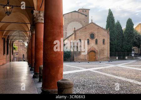 Bologne, Italie. La basilique de Santo Stefano, connue sous le nom de sept Églises. Région Émilie-Romagne. Banque D'Images