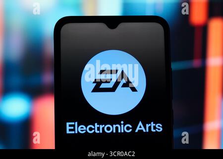 Dans cette illustration photo, le logo Electronic Arts (EA) est affiché sur l'écran d'un smartphone. Banque D'Images