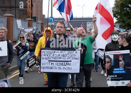 Liverpool, Merseyside, Royaume-Uni. 28 septembre 2025. Des centaines d'agriculteurs protestent près de l'Echo Arena, lieu de la conférence du Parti travailliste dans le cadre de leur campagne Trailer of Truth contre les gouvernements travaillistes, qui a proposé l'introduction d'une taxe de succession de 20 % sur les exploitations d'une valeur de plus de 1 million de livres sterling. Credit Mark Lear / Alamy Live News Banque D'Images