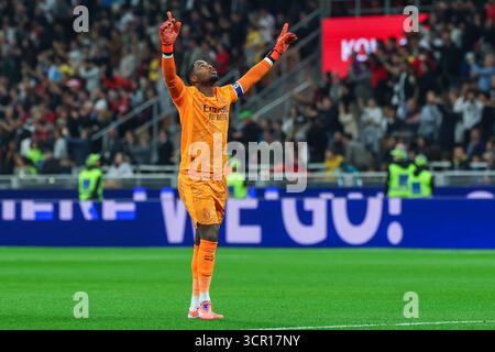 Milan, Italien. 28 septembre 2025. Mike Maignan de l'AC Milan célèbre lors de la Serie Un match de football 2025/26 entre l'AC Milan et la SSC Napoli au San Siro Stadium crédit : dpa/Alamy Live News Banque D'Images