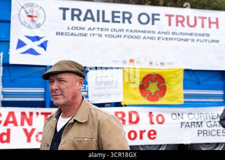 Liverpool, Merseyside, Royaume-Uni. 28 septembre 2025. Gareth Wyn Jones assiste à la manifestation Farmers to action contre la proposition des gouvernements travaillistes d'introduire une taxe de succession de 20 % sur les exploitations agricoles d'une valeur de plus de 1 million de livres sterling lors de la conférence du Parti travailliste à Liverpool. Credit Mark Lear / Alamy Live News Banque D'Images