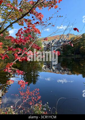 Station de ski Mont Tremblant (communément appelée Tremblant) en automne Banque D'Images