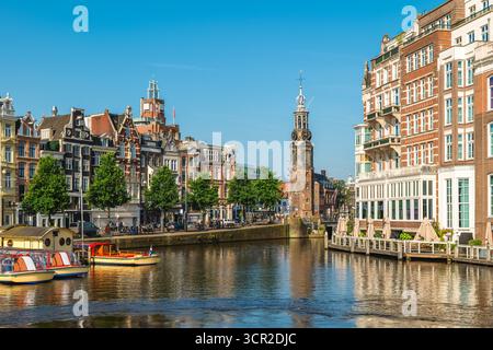 Le Munttoren ou Munt, est la tour de la monnaie située sur la place Muntplein à Amsterdam, aux pays-Bas Banque D'Images