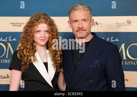 Alexa Goodall und Martin Freeman BEI der Premiere des Kinofilms Momo im Mathäser Filmpalast. München, 28.09.2025 *** Alexa Goodall et Martin Freeman à la première du film Momo au Mathäser Filmpalast Munich, 28 09 2025 Foto :Xn.xKolinzx/xFuturexImagex momo 5826 Banque D'Images