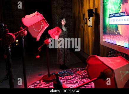 Serpentine North, Londres, Royaume-Uni. 29 septembre 2025. Aperçu de presse : Danielle Brathwaite-Shirley, The Delusion, Serpentine North. The Delusion est une commande de jeu vidéo, une expérience immersive multijoueur exécutée sur des moteurs de jeu qui explore les thèmes de la polarisation, de la censure et de la connexion sociale. Credit : Matthew Chattle/Alamy Live News Banque D'Images