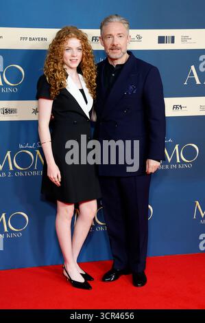 Alexa Goodall und Martin Freeman BEI der Premiere des Kinofilms 'Momo' im Mathäser Filmpalast. München, 28.09.2025 Banque D'Images